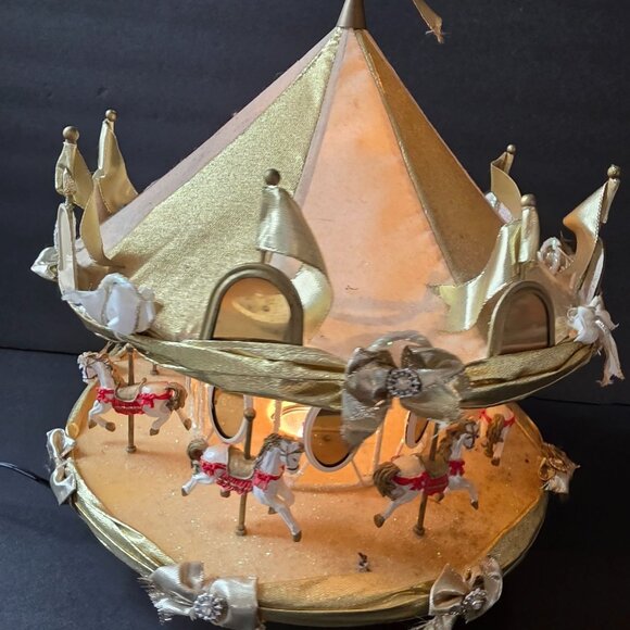 Illuminated Animated Trendmasters Winter Park Carousel With Horses & Bows - Picture 4 of 14